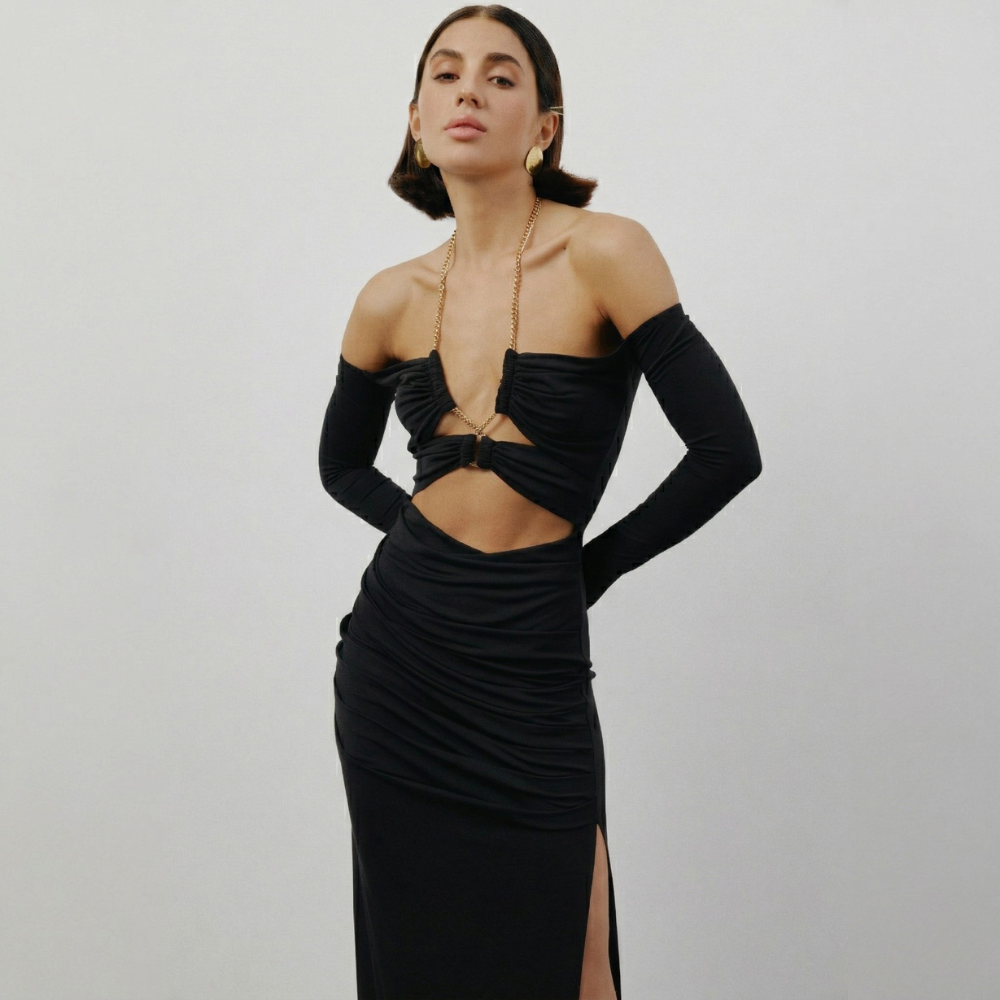 Turn heads in this stunning fitted dress with a chic gold chain and bold leg slit. Perfect for evenings and special occasions. Shop now at our exclusive clothing website.