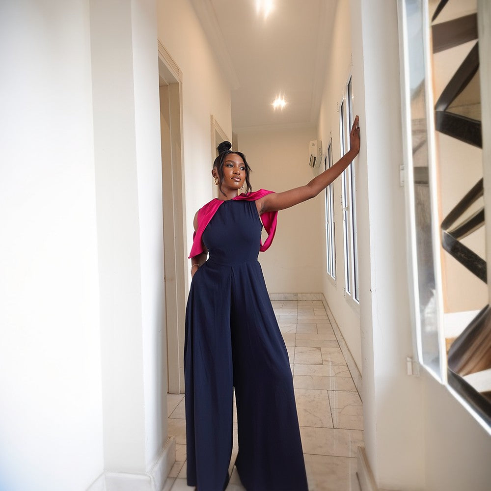 Jumpsuit with invincible pockets with a robe sleeves.