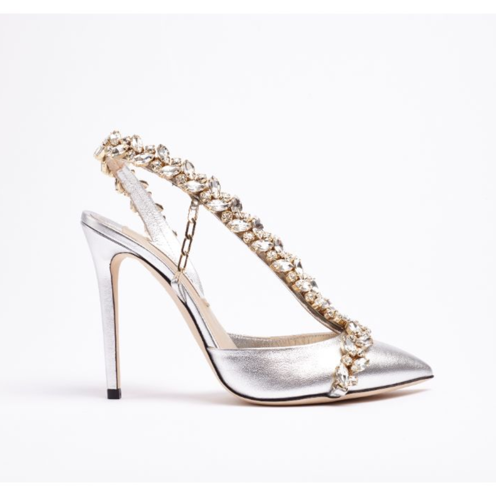 A head-turning compliment to cocktail dressing, La Favorite Trifoil is a satin pump adorned with elegant Swarovski crystal 