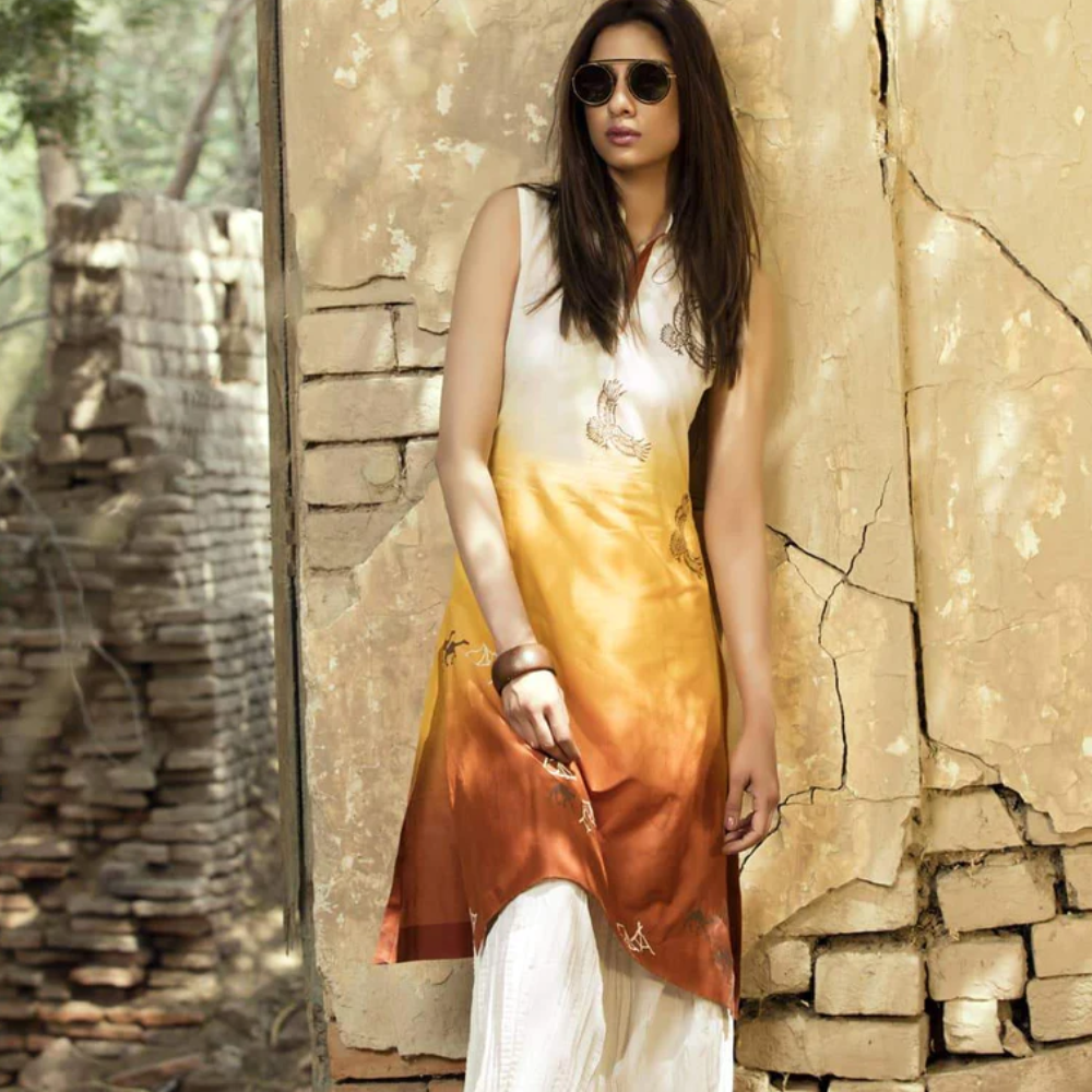 Camel block printed lightweight cotton top with tie-dye sleeve detail and box pleated back.