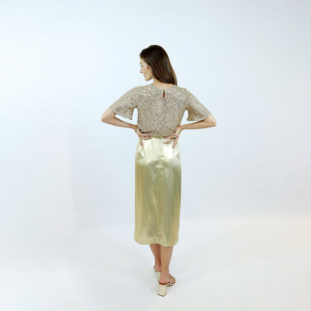 Experience effortless elegance with Top Gold, a staple for women shopping. Shop Now!