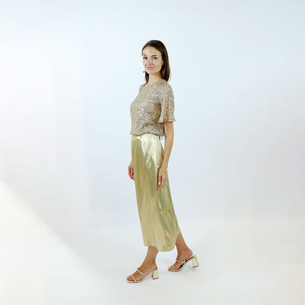 Experience effortless elegance with Top Gold, a staple for women shopping. Shop Now!