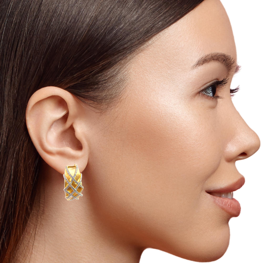 Shop online premium 18K gold huggie earrings with sparkling cubic zirconia stones.