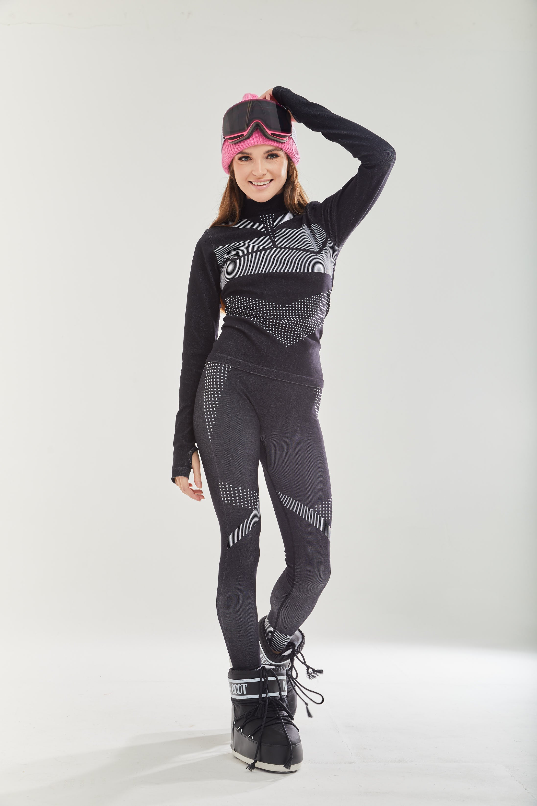 Women's Ski Base Layer Seamless Tights in Black with Full-Length Design and Sporty Style