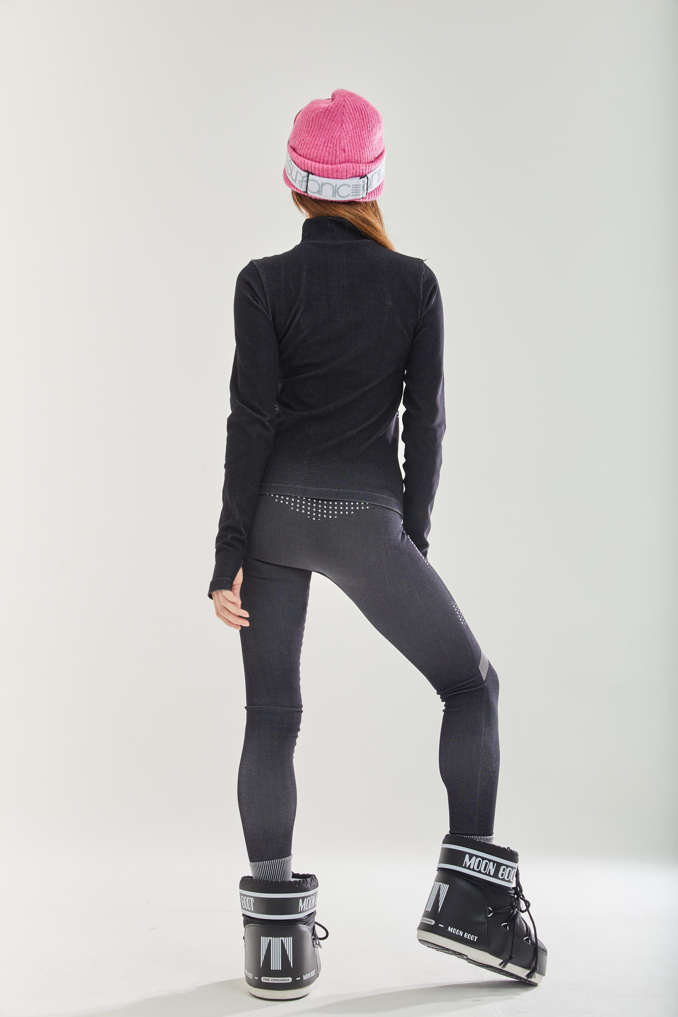 Women's Ski Base Layer Seamless Tights in Black with Full-Length Design and Sporty Style