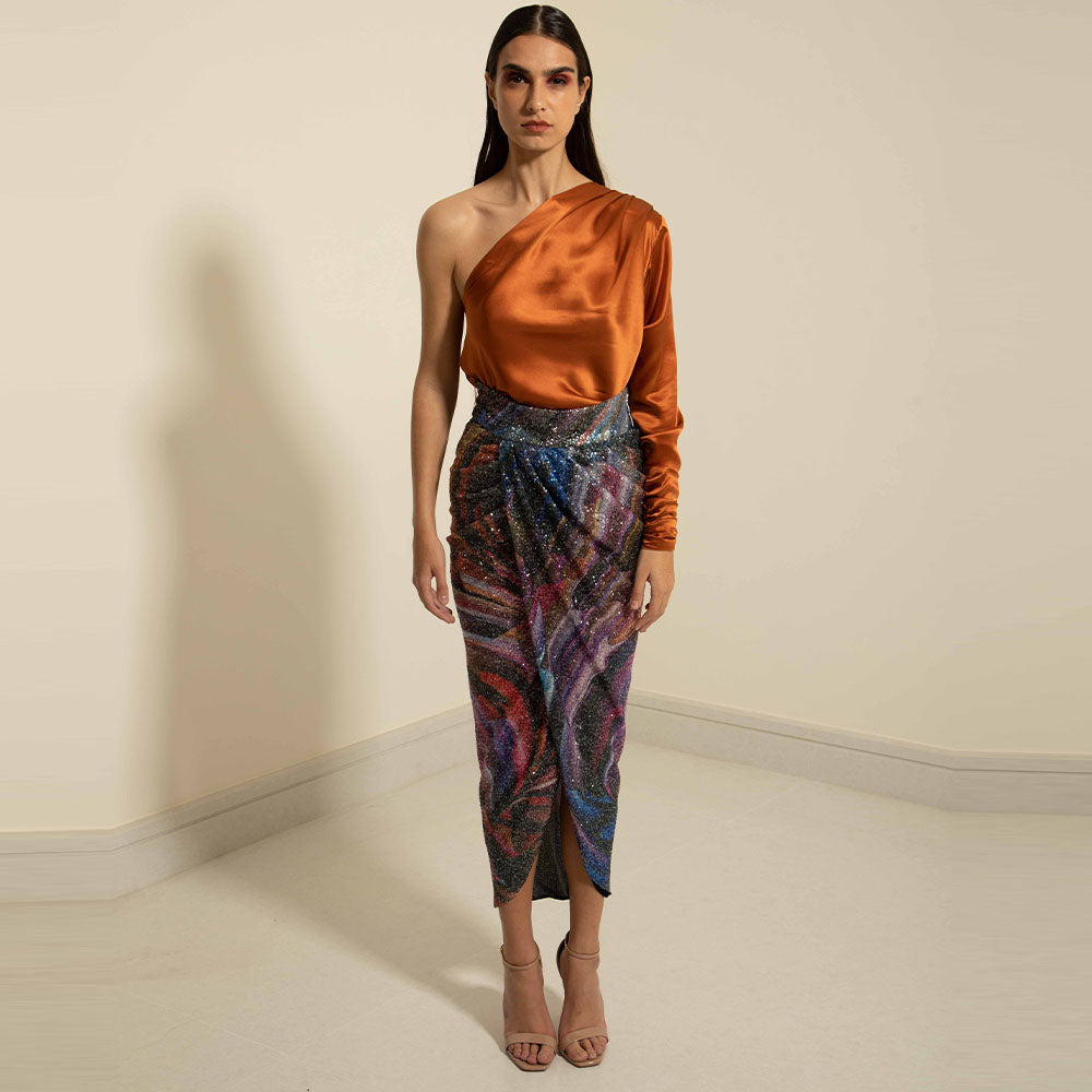 High waist crossover skirt with flattering folds. Printed sequin.