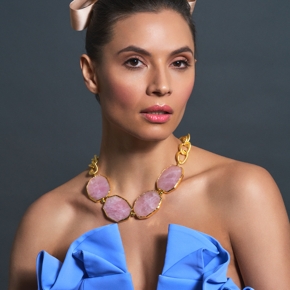 The Willemstad is the perfect elegant accessory for your collection. It adds charm to any outfit. Shop now!