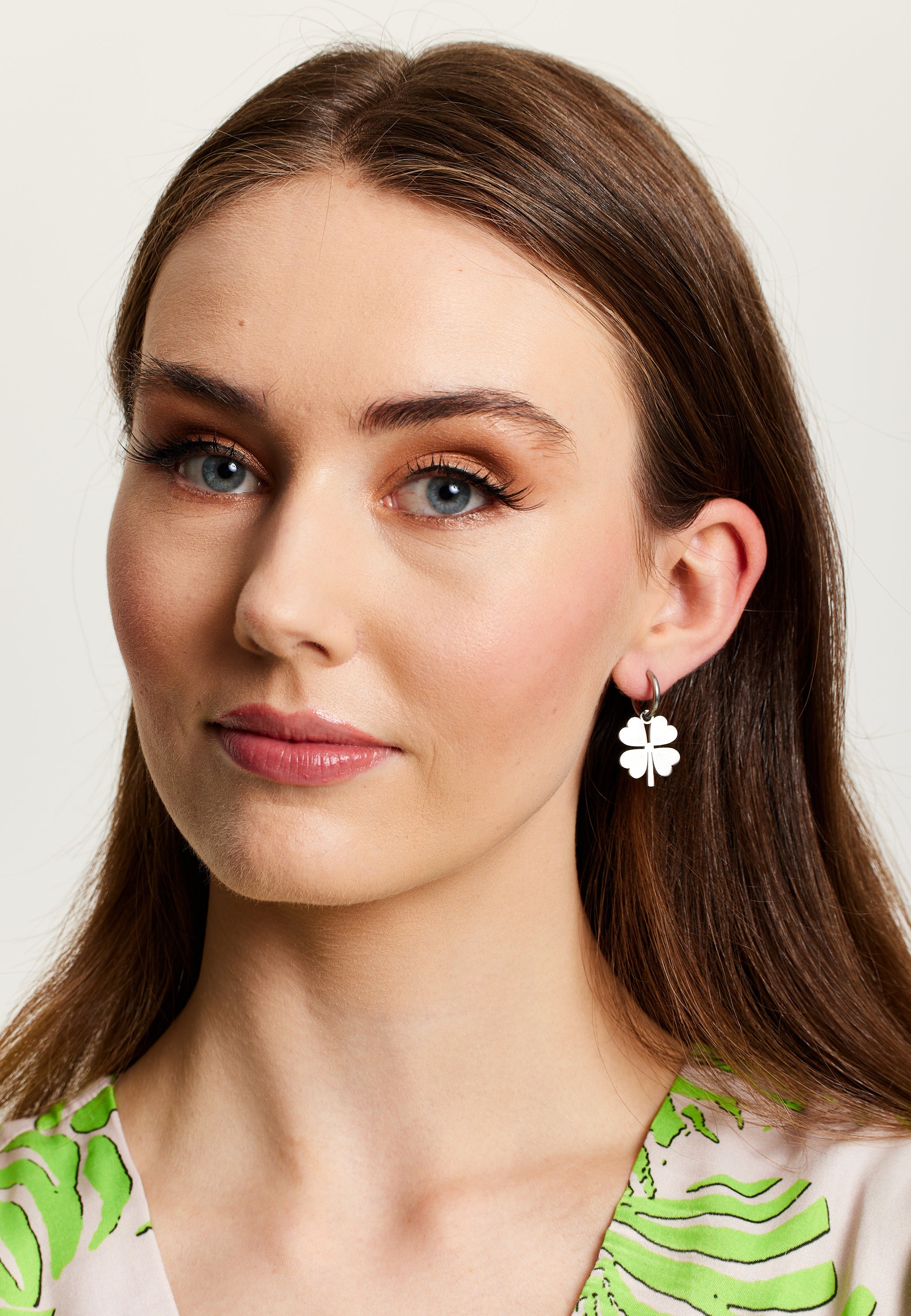 Liquorish Lucky Clover Earrings In Silver