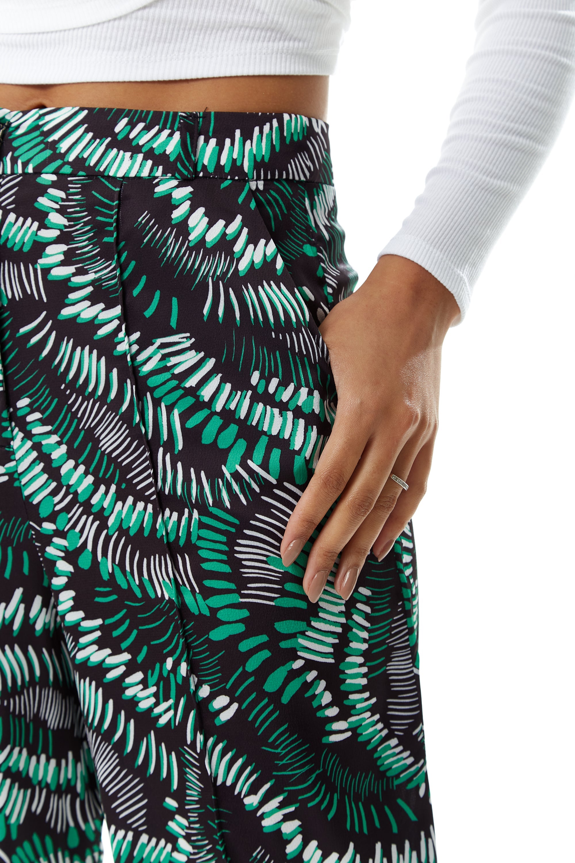 Buy designer dresses online and discover stylish Women’s Trousers for every occasion. Shop Now!