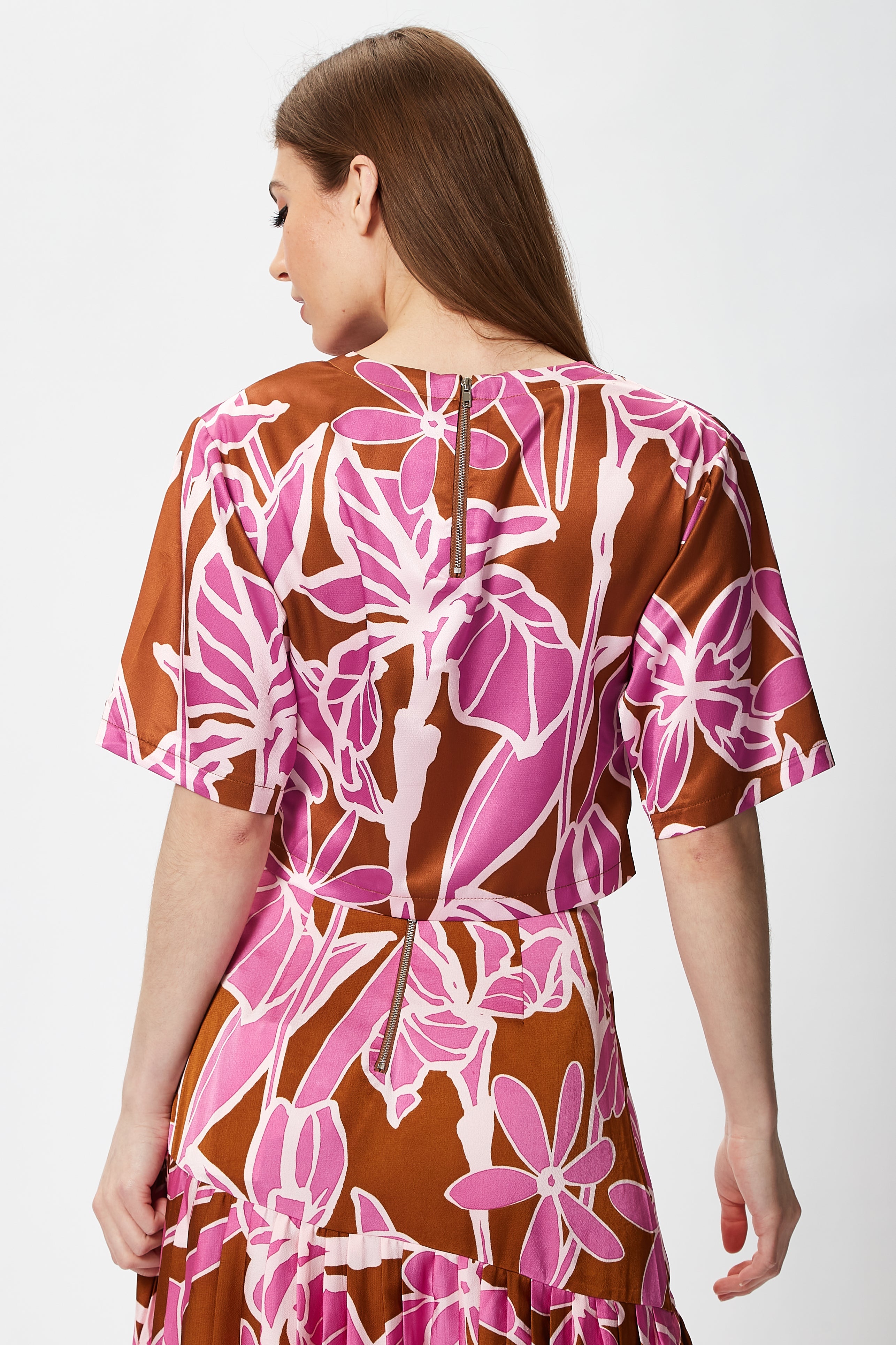 Discover chic Women’s Purple Floral Short Sleeve Top at our dresses shopping online. Shop Now!