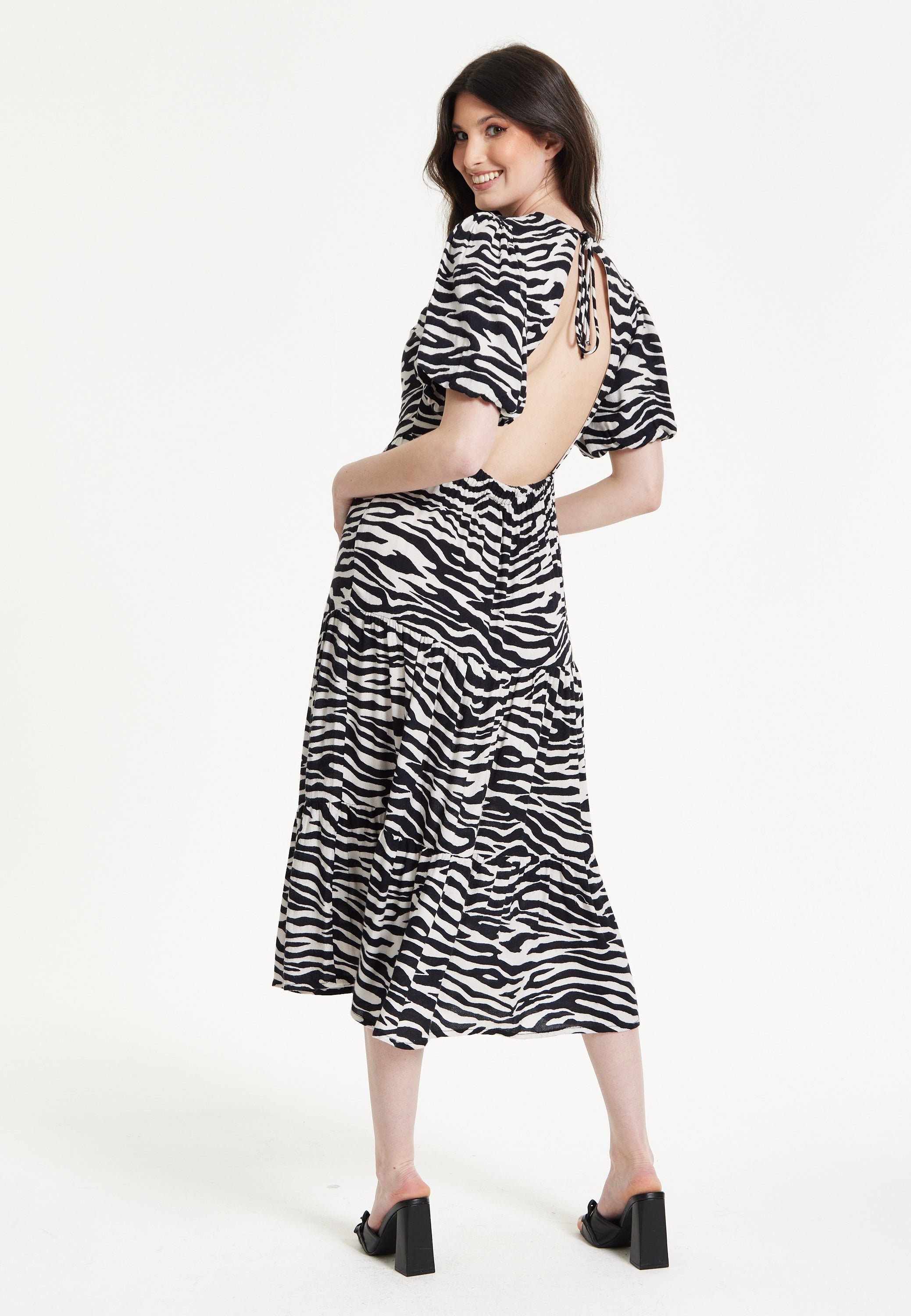 Liquorish Zebra Print Short Sleeve Midi Dress