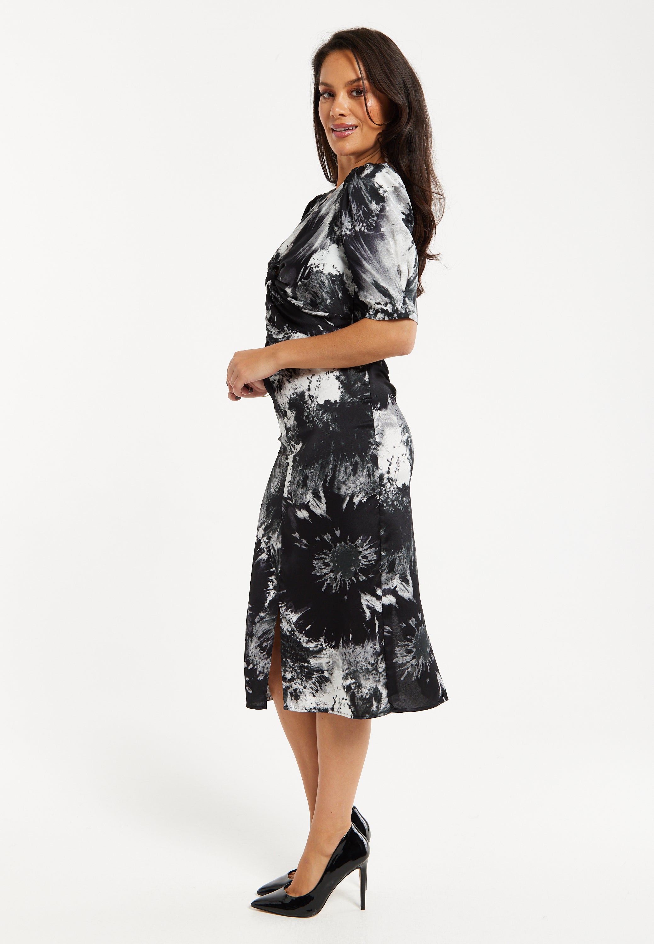 Women's Midi Dress with V Neckline and Short Sleeves in Stylish Mono Abstract Print - Liquorish