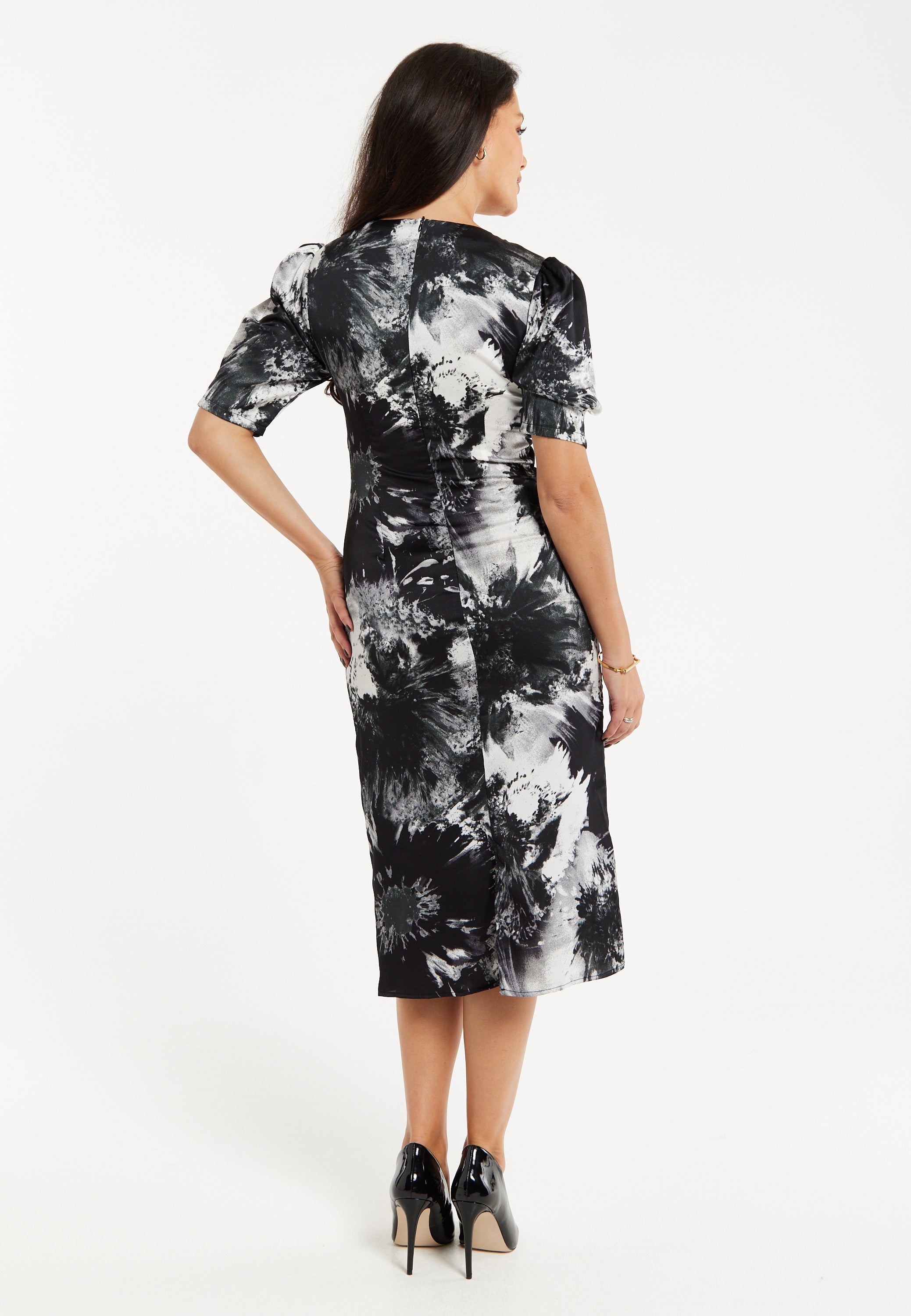 Women's Midi Dress with V Neckline and Short Sleeves in Stylish Mono Abstract Print - Liquorish