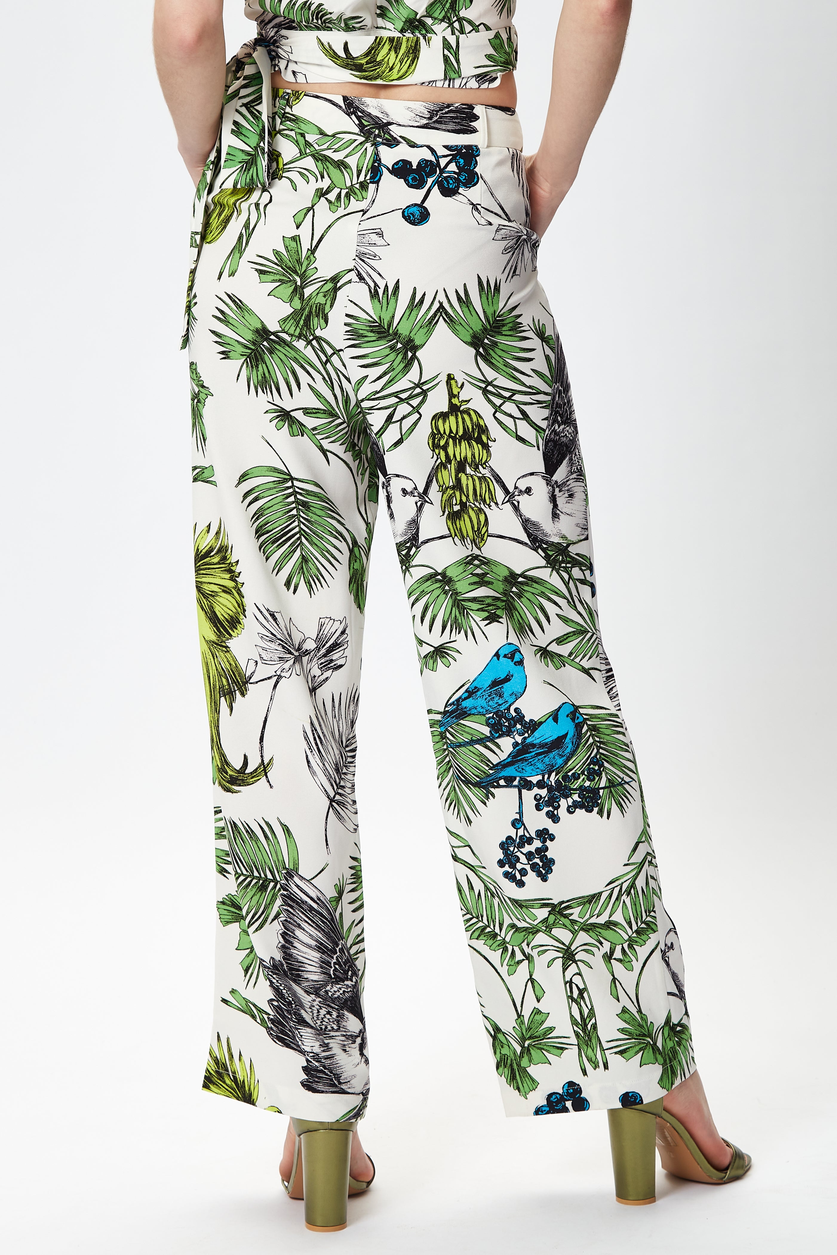 Luxe dresses online made fashionable with elegant Women's Trousers for all occasions. Shop Now!