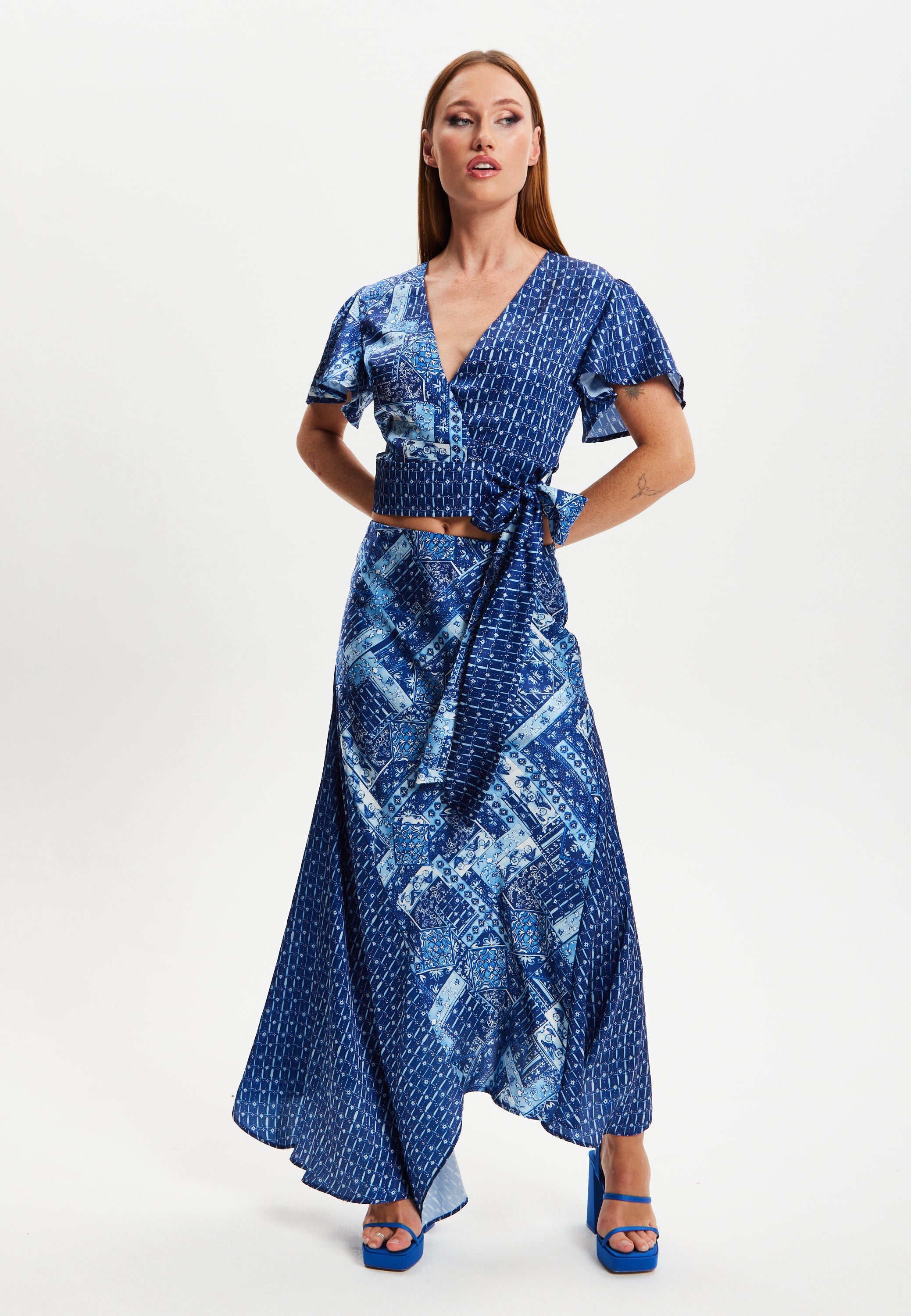 Women's Scarf Print Angel Sleeve Wrap Top with Tie Detail, Regular Fit and Elegant Design