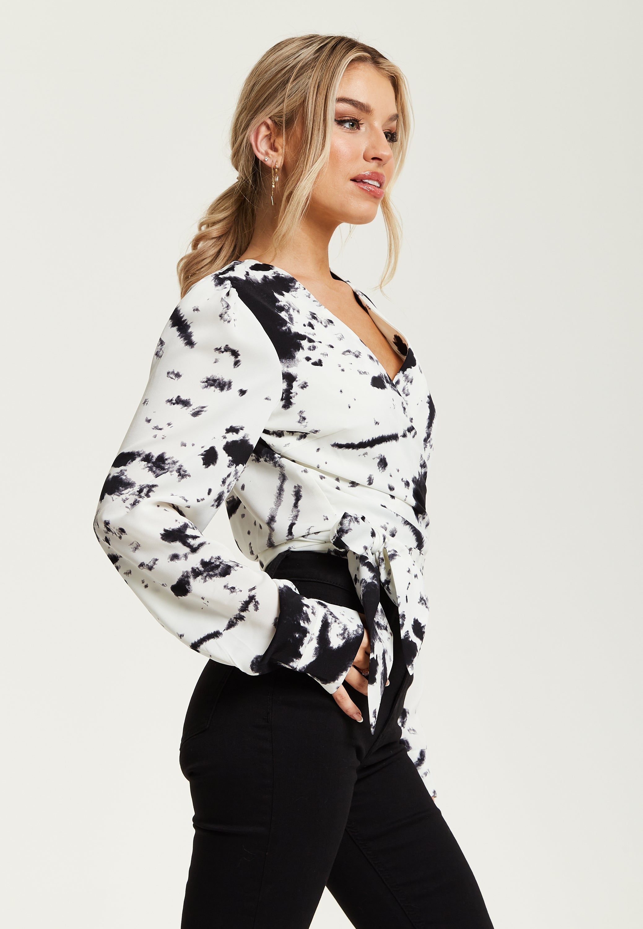 Women's Mono Abstract Print Wrap Top with Long Sleeves, Crop Style, Matching Tie Waist, Perfect for Any Occasion.