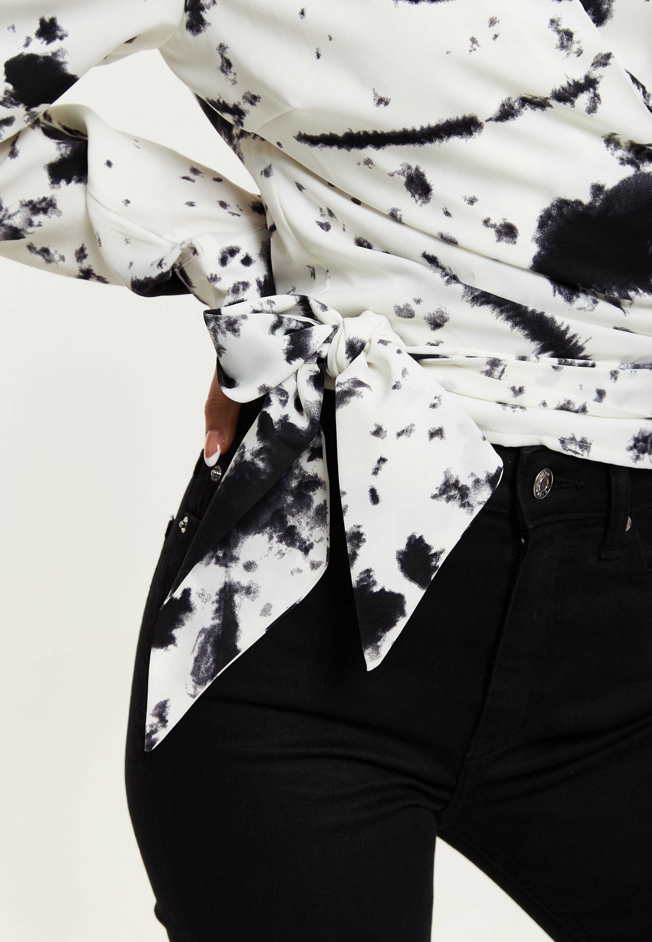 Women's Mono Abstract Print Wrap Top with Long Sleeves, Crop Style, Matching Tie Waist, Perfect for Any Occasion.