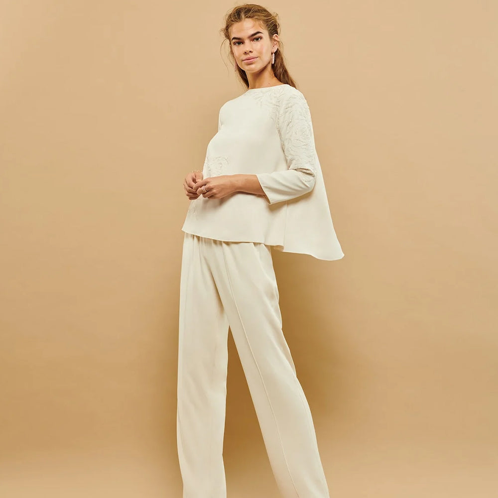 These flare pants are the epitome of comfort and functionality with their stylish design and convenient pockets.