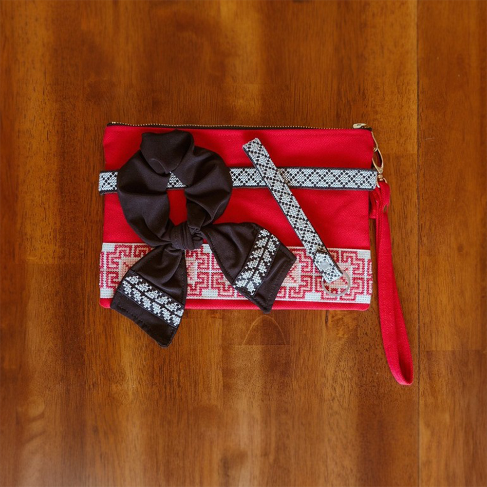  The Accessories Box features your choice of Tatreez Headband, Key Fob, Scrunchie, and Tatreez Pouch in Red.