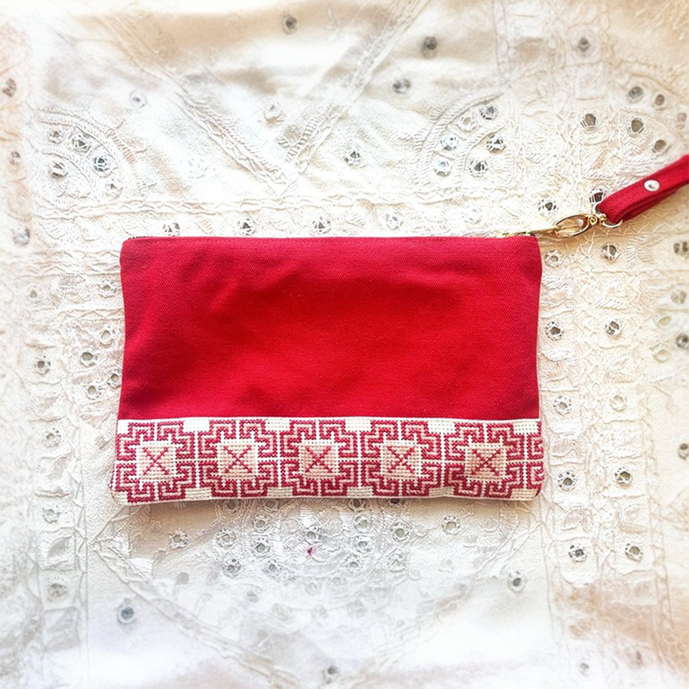  The Accessories Box features your choice of Tatreez Headband, Key Fob, Scrunchie, and Tatreez Pouch in Red.
