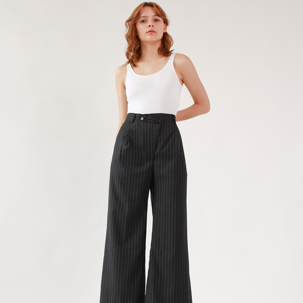 Discover Ahkeke London’s full-length flare stripe trousers. Perfect for any occasion. Shop now and elevate your style. Shop now!