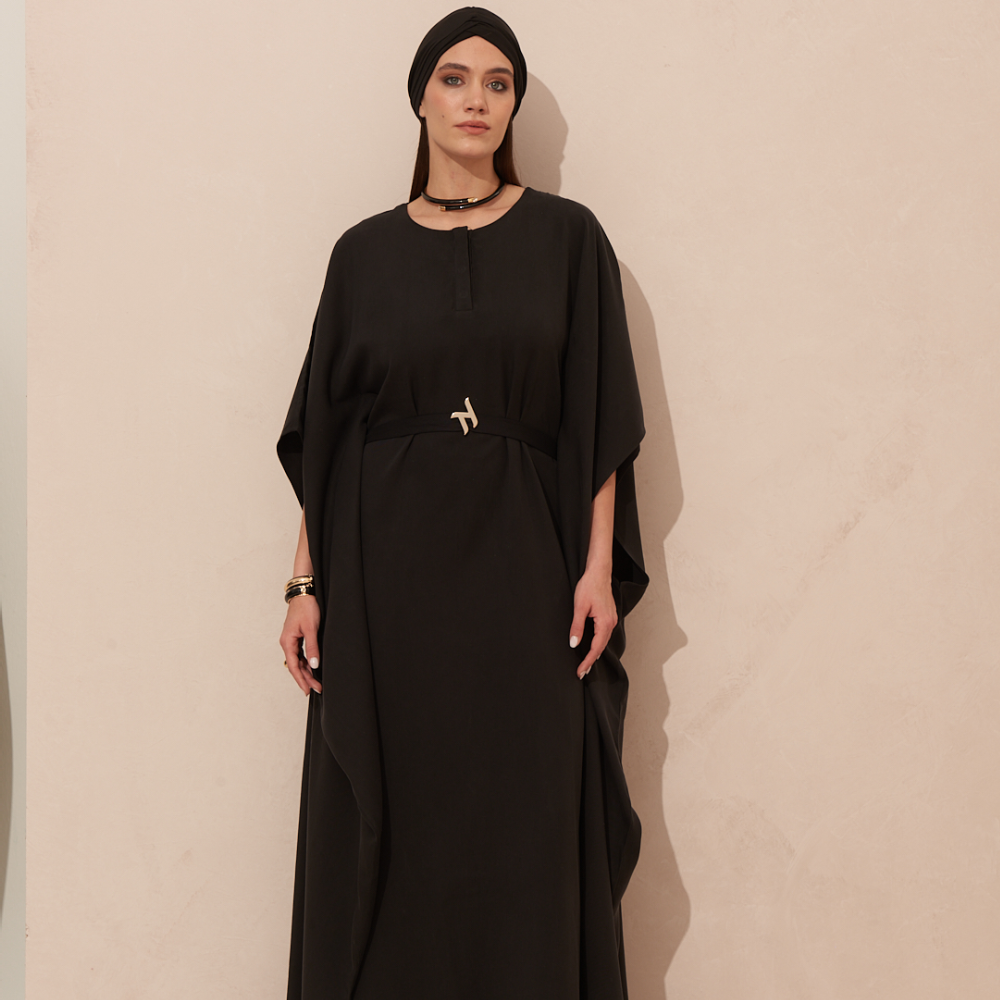 The AMEERA kaftan boasts a highly sophisticated design crafted from Tencel. 