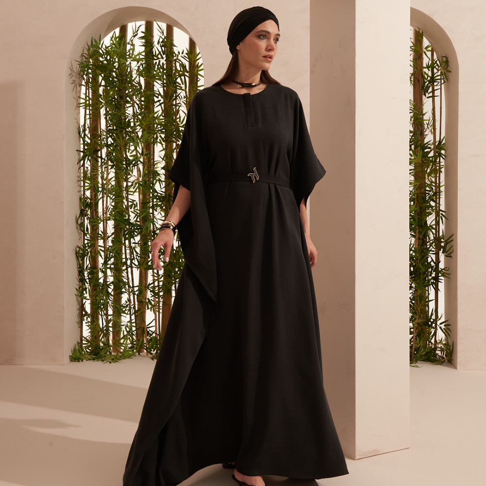 The AMEERA kaftan boasts a highly sophisticated design crafted from Tencel. 