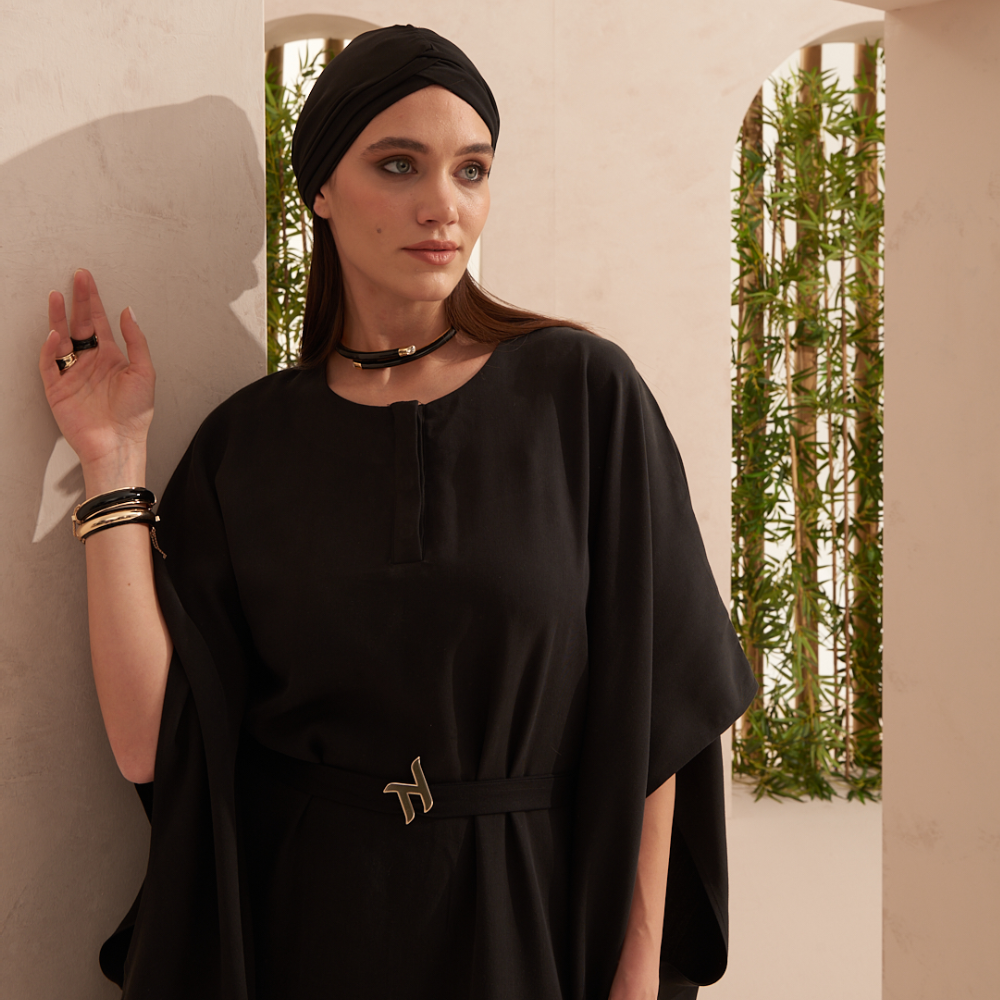 The AMEERA kaftan boasts a highly sophisticated design crafted from Tencel. 