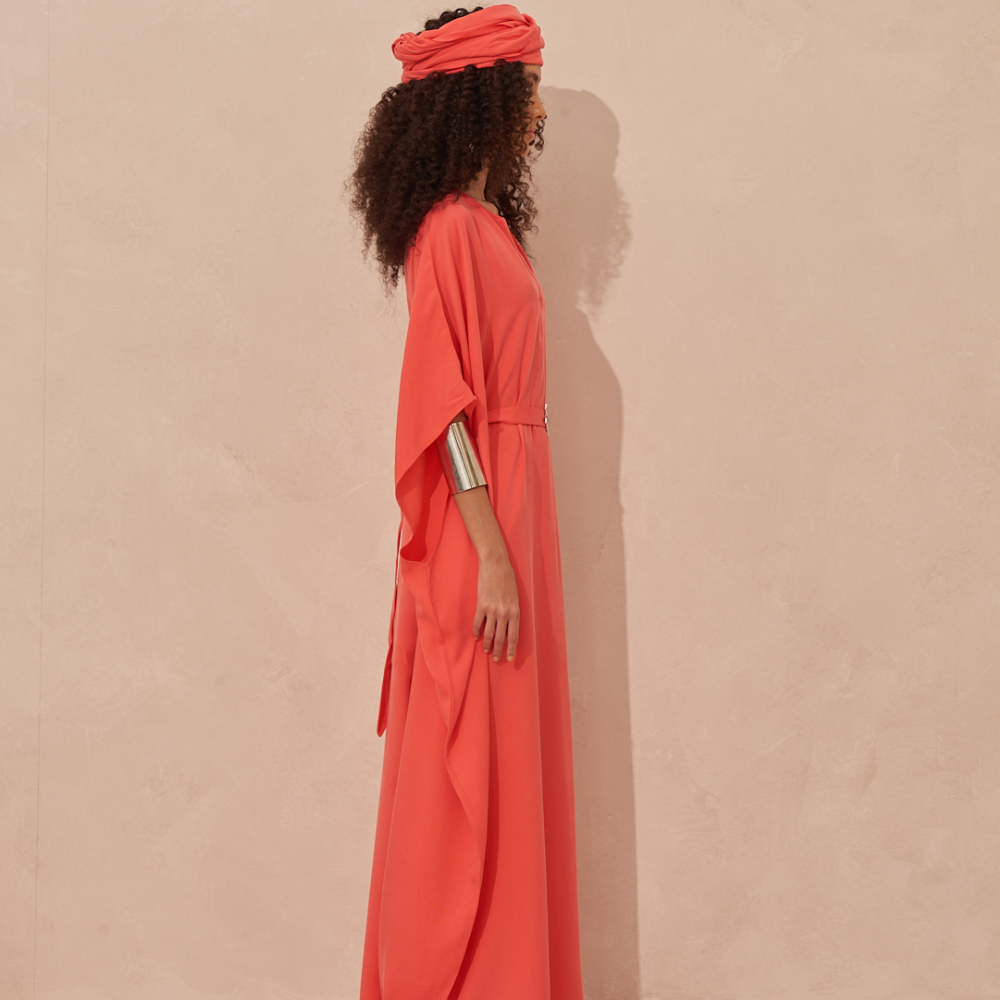 The AMEERA kaftan boasts a highly sophisticated design crafted from Tencel. 