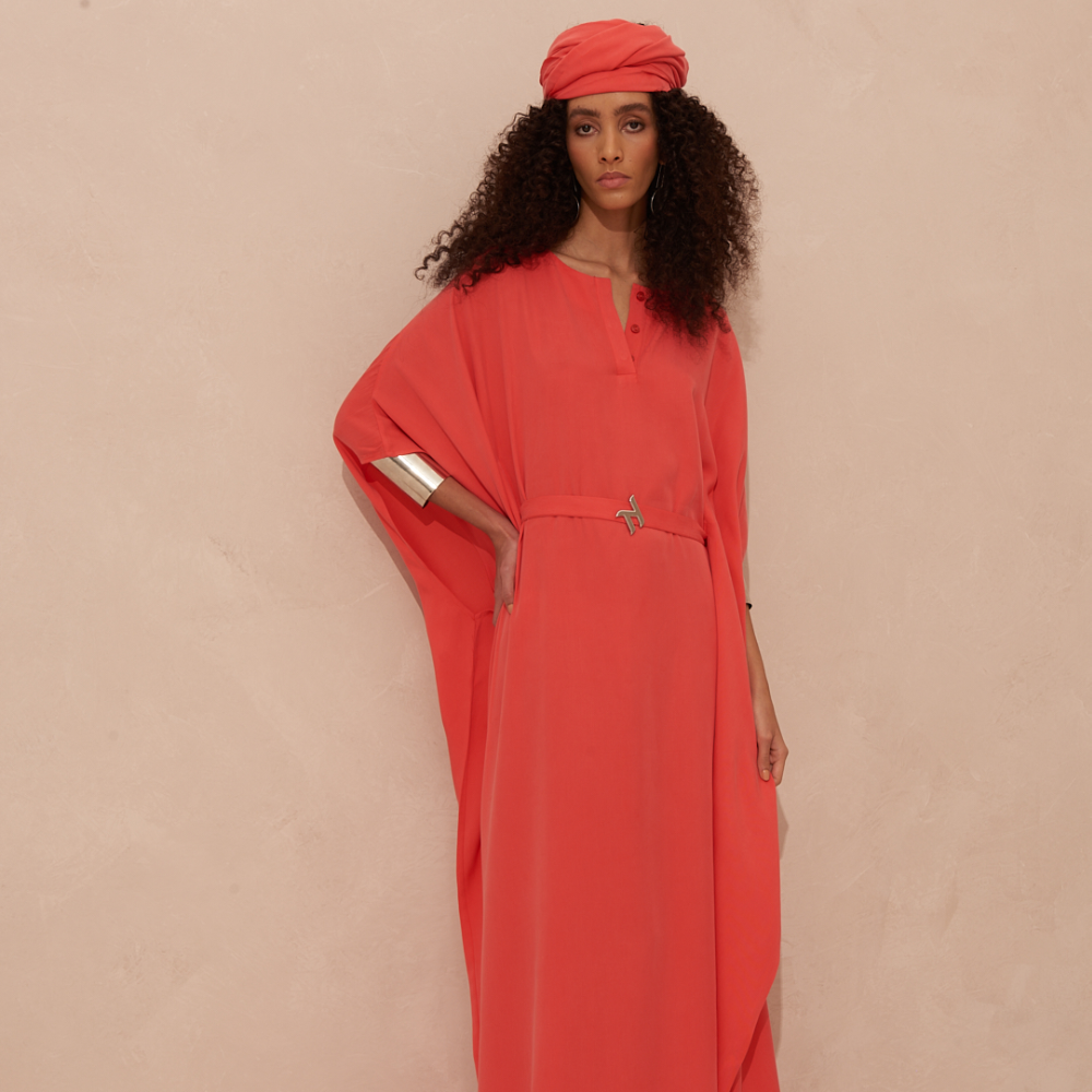 The AMEERA kaftan boasts a highly sophisticated design crafted from Tencel. 