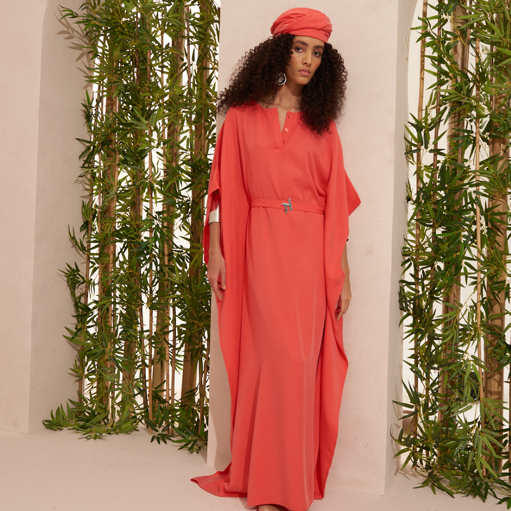 The AMEERA kaftan boasts a highly sophisticated design crafted from Tencel. 