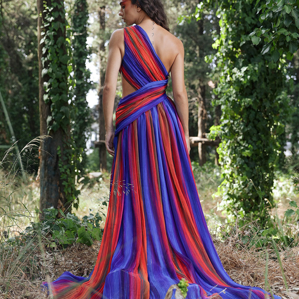 Long asymmetric pliss, dress, with cut-out detail. The exclusive printed scene on chiffon fabric.