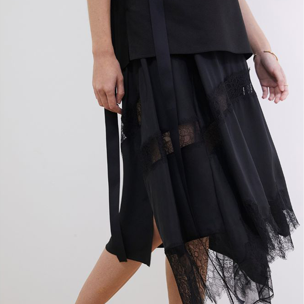 Raw-edged, Round neckline One side handkerchief-hem with patch pocket Adjustable tie belt at waist Relaxed silhouette. 