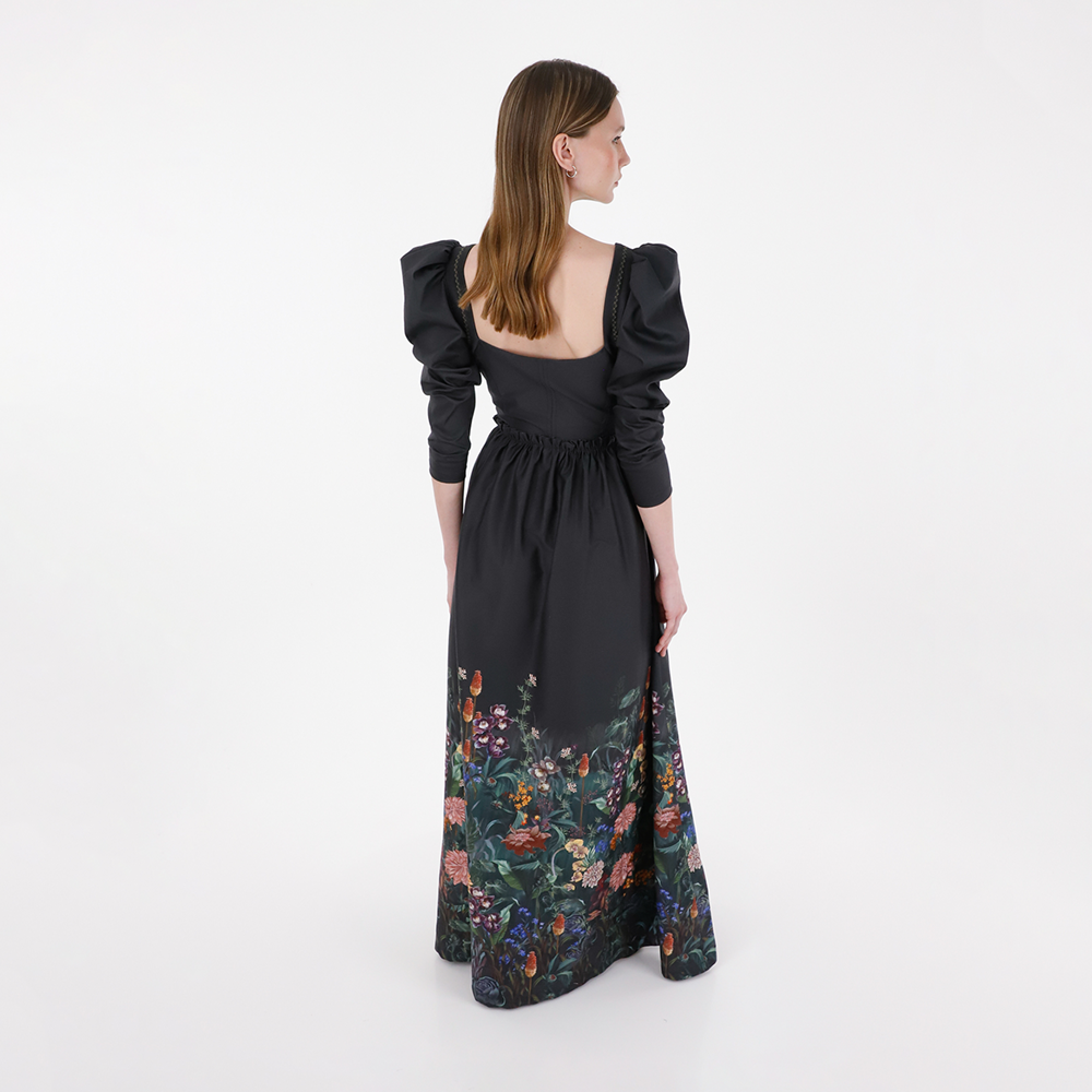 Discover the unique elegance of our Maxi Dress Azadín, perfect for special occasions.