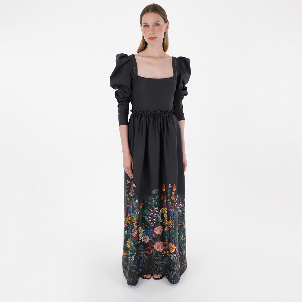Discover the unique elegance of our Maxi Dress Azadín, perfect for special occasions.