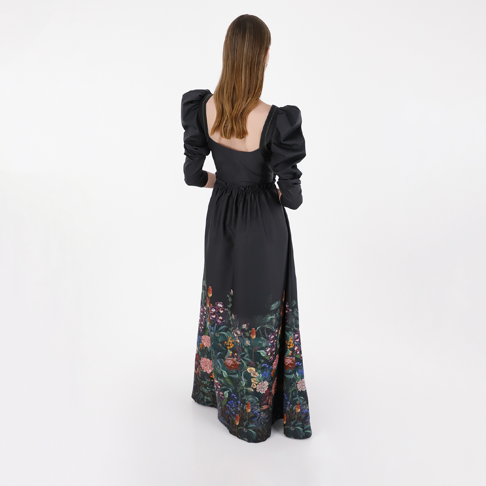 Discover the unique elegance of our Maxi Dress Azadín, perfect for special occasions.