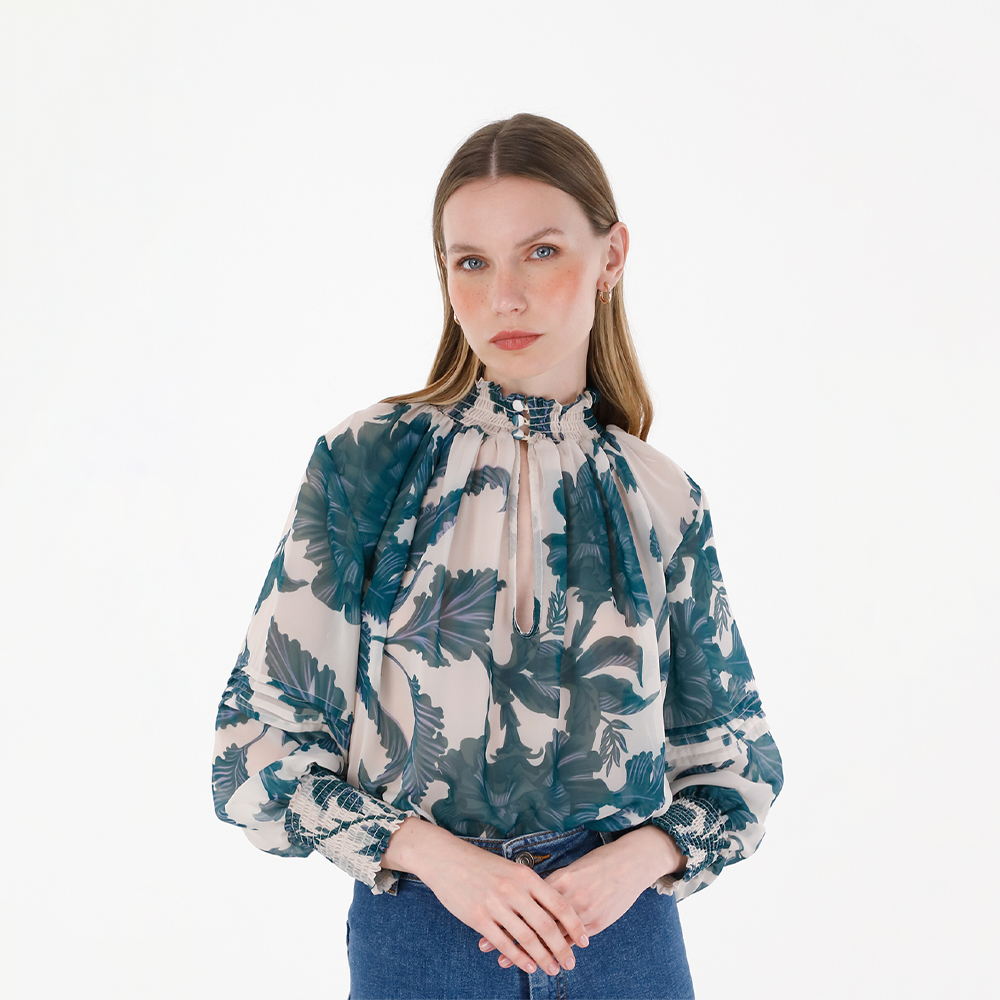 The Razo Blouse is exquisite and elegant, perfect for enhancing any occasion. 