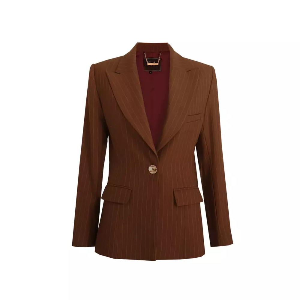 This Bianca blazer in almond color is made with viscose, polyester, and elastane and it features pockets on the sides.