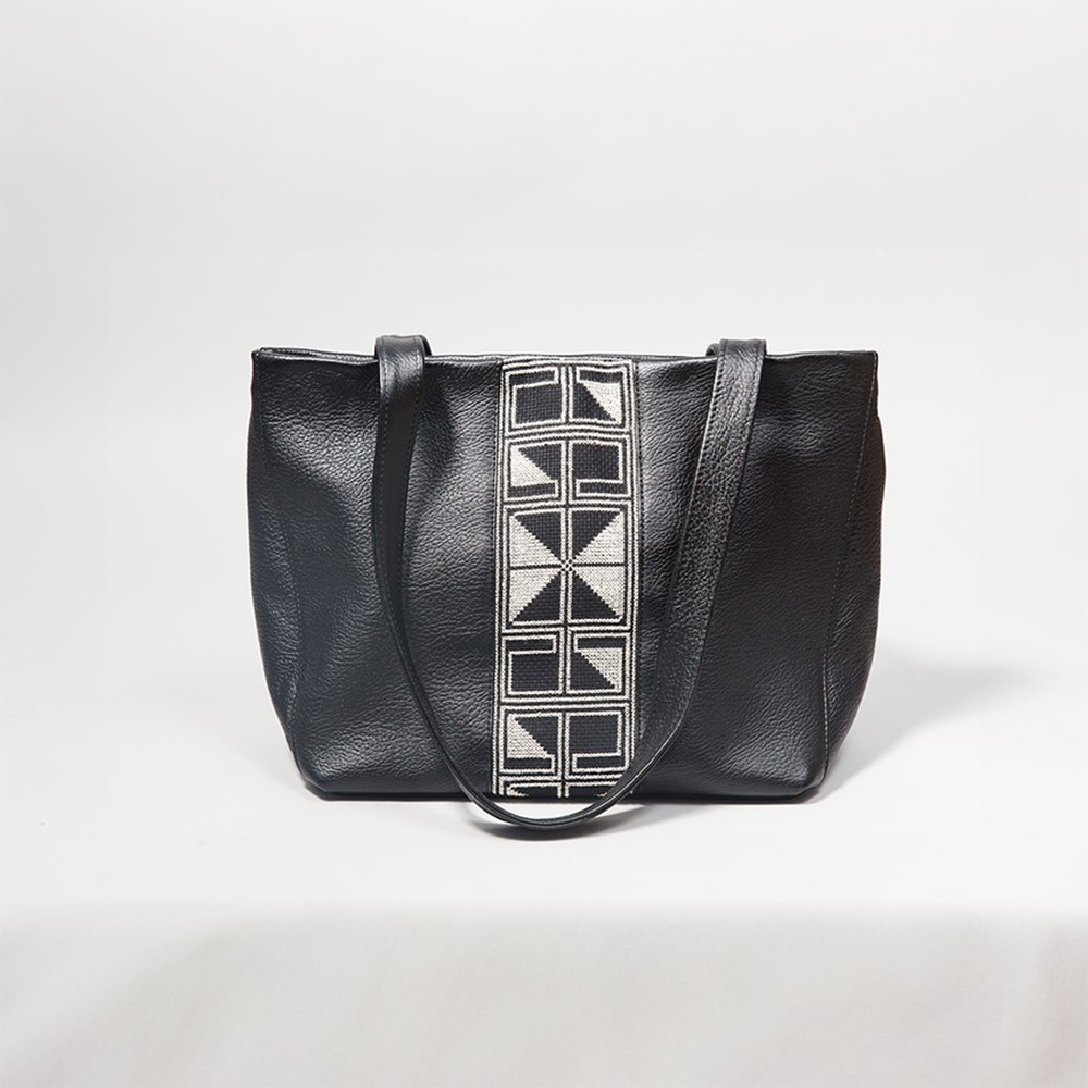 The Egypt Tote is a chic, versatile bag to bring to the grocery store, gym, work, beach, and more. 