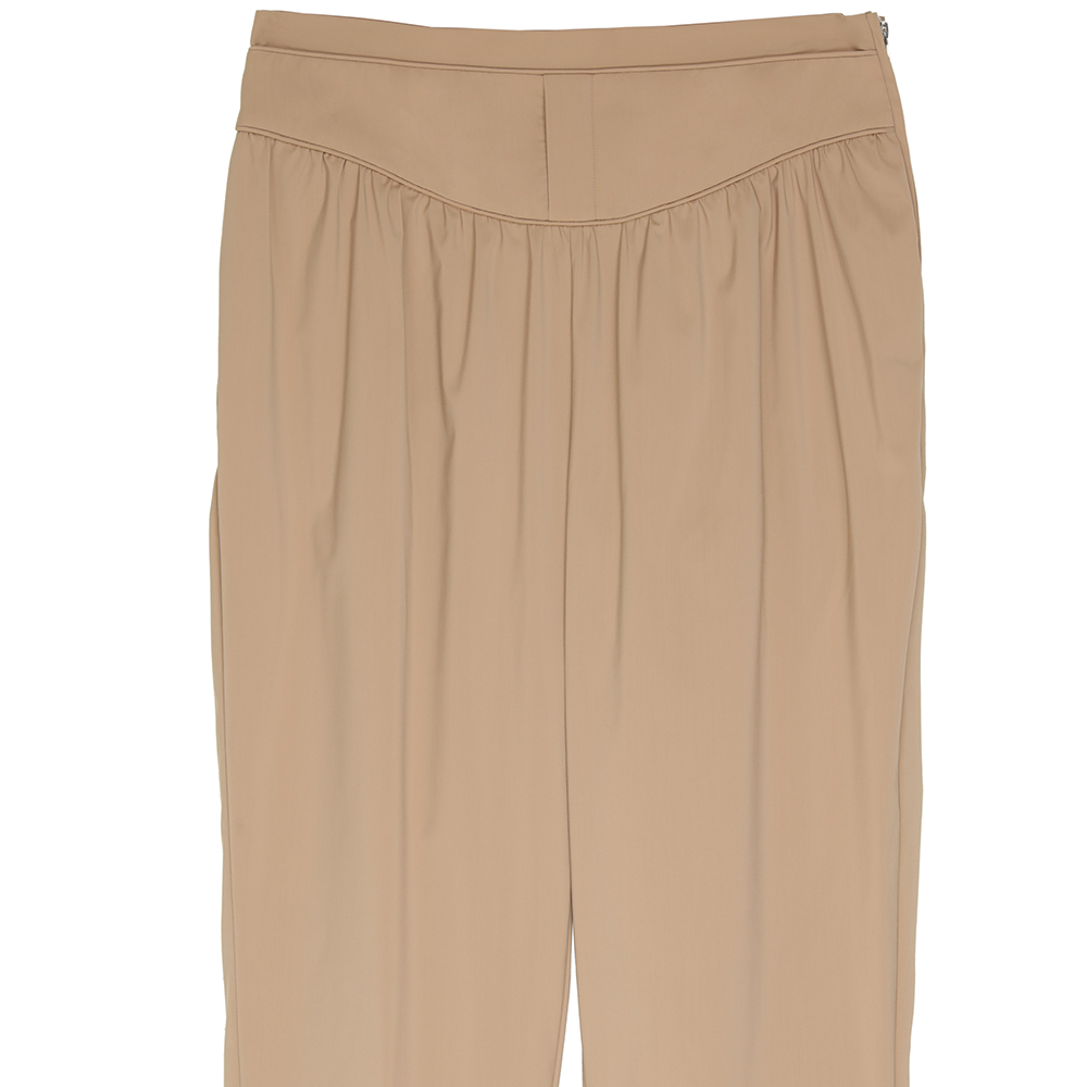 Shop the Boxy Cropped Pants from Sugar Y Sal, your go-to clothing brand for stylish women’s clothing. Shop now on our shopping website!