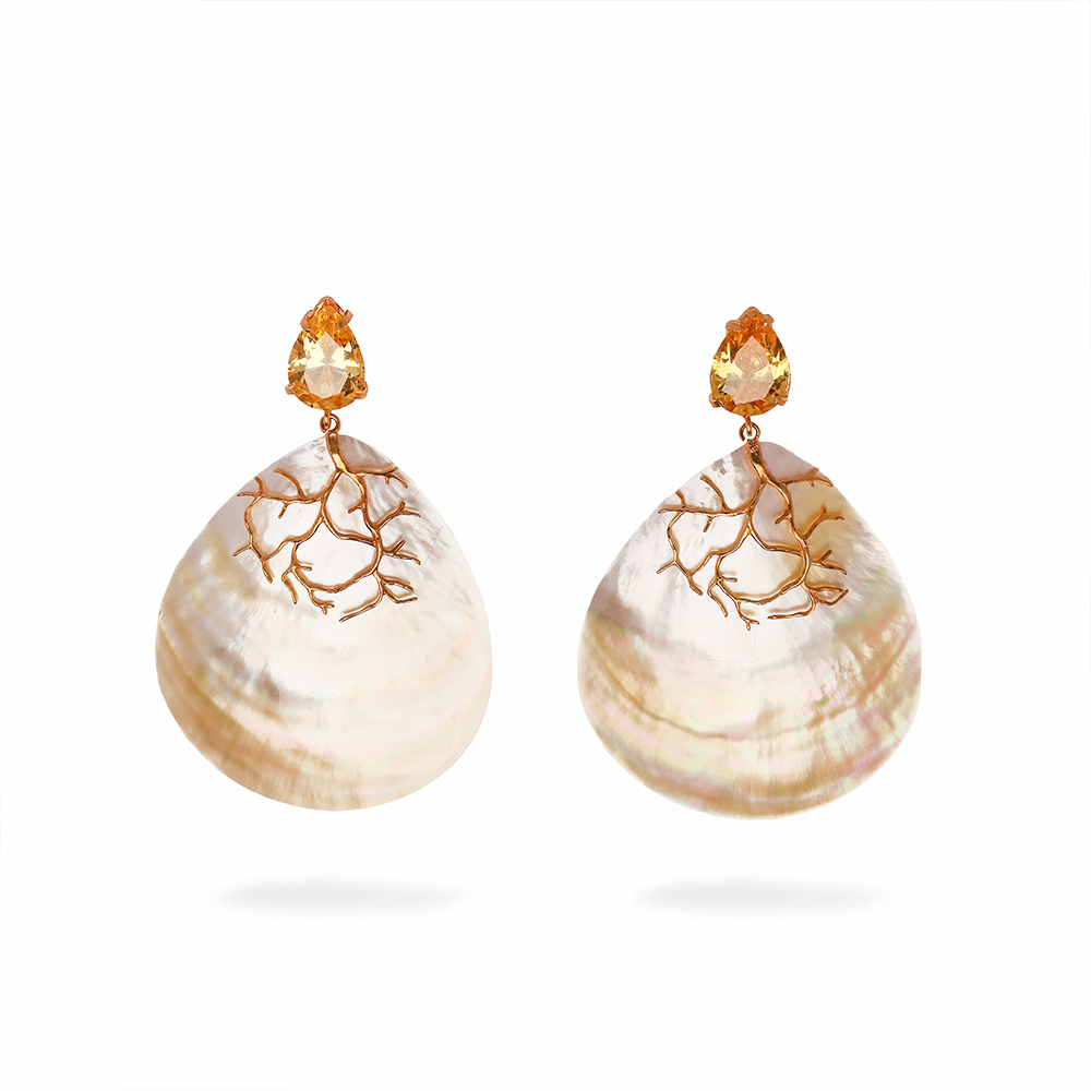 CAPRI GOLD in Zirconium and Mother of Pearls celebrates women jewellery