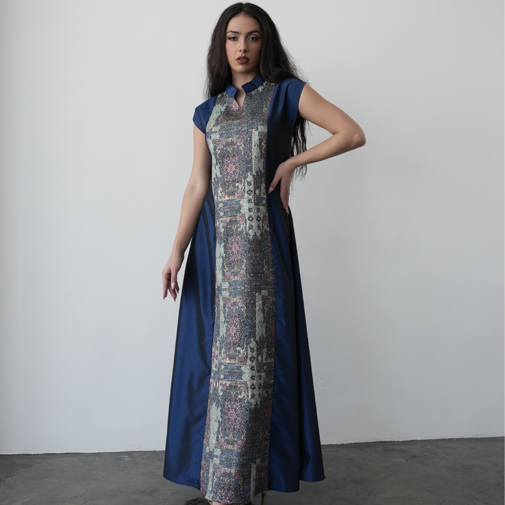 A-line sleeveless tefta maxi dress with jaqcuard design in the middle.