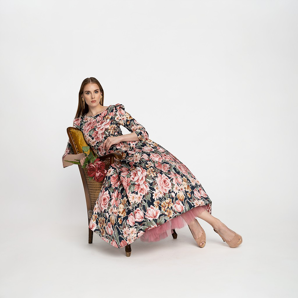 "Luisa" Midi is made of breathable high quality cotton satin. The 3/4 sleeves and a gold pink belt that trims the dress