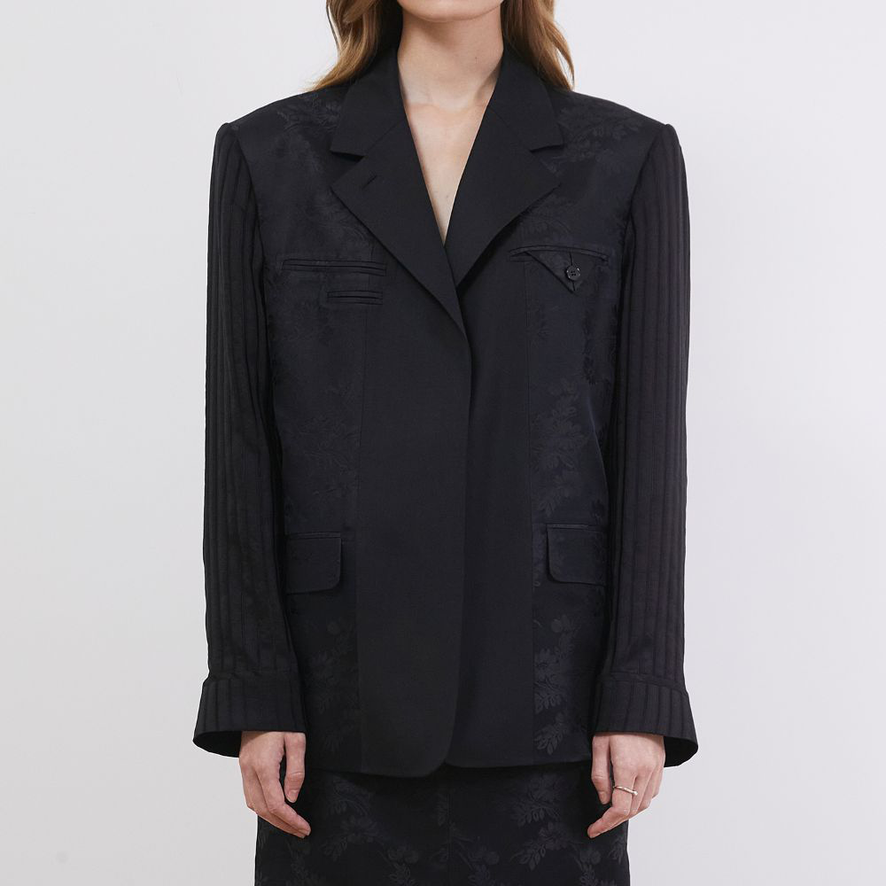 Raw-edged, Round neckline One side handkerchief-hem with patch pocket Adjustable tie belt at waist Relaxed silhouette. 