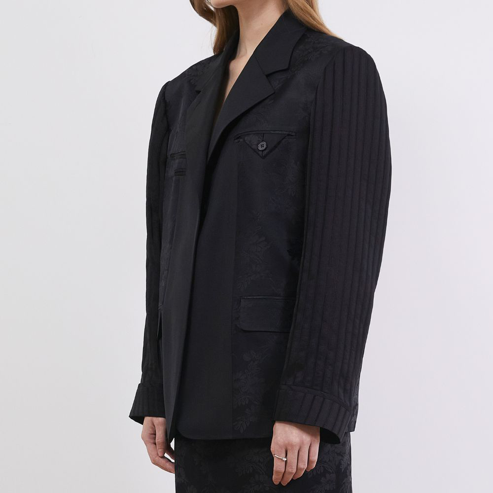 Raw-edged, Round neckline One side handkerchief-hem with patch pocket Adjustable tie belt at waist Relaxed silhouette. 