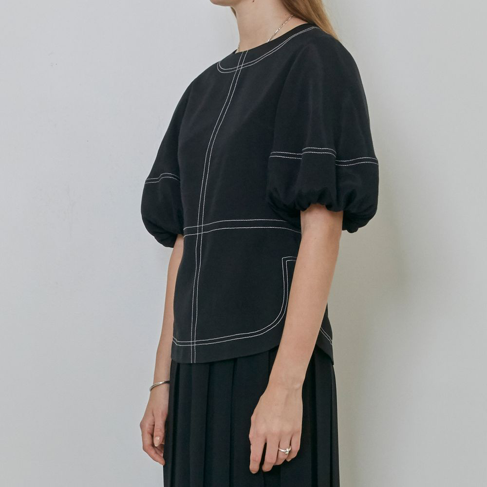 Raw-edged, Round neckline One side handkerchief-hem with patch pocket Adjustable tie belt at waist Relaxed silhouette. 