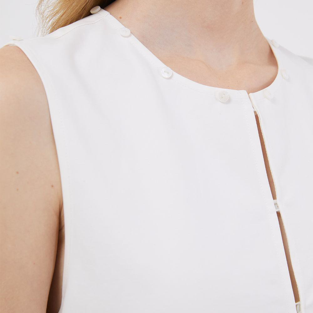 Raw-edged, Round neckline One side handkerchief-hem with patch pocket Adjustable tie belt at waist Relaxed silhouette. 