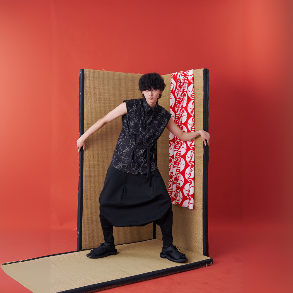 Step into fashion website INF Sleeveless Jinbei Shirt. Shop Now!