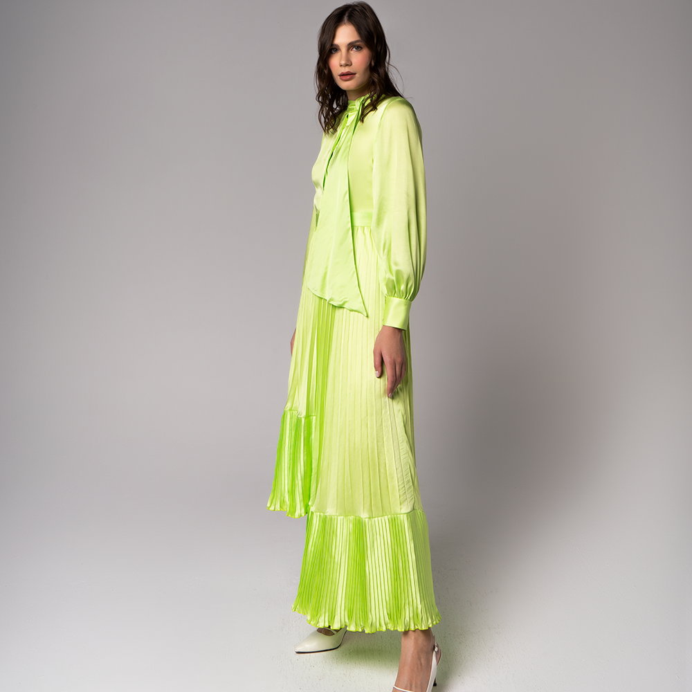 Pleated dresses add a bohemian touch to your style without being overdone. 