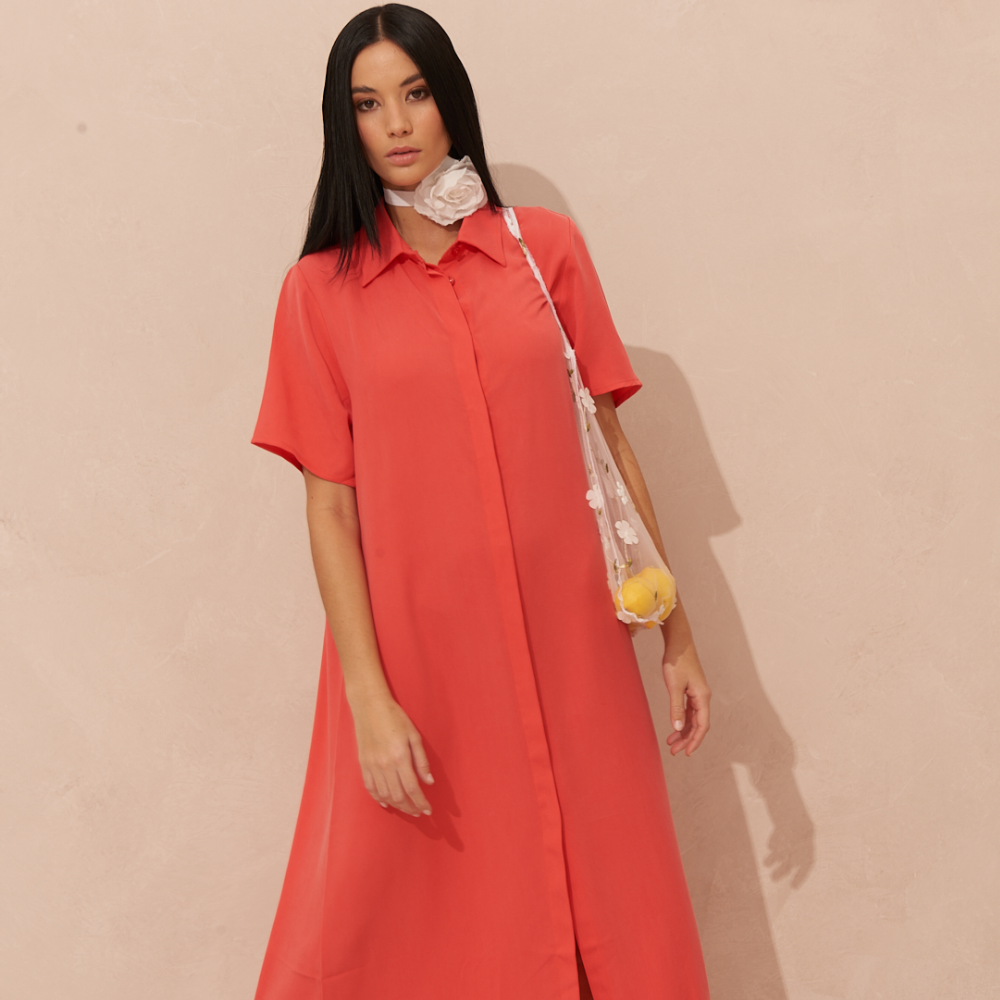 FARAH, a simple shirt dress made of Tencel, gives both comfort and style for any occasion. 